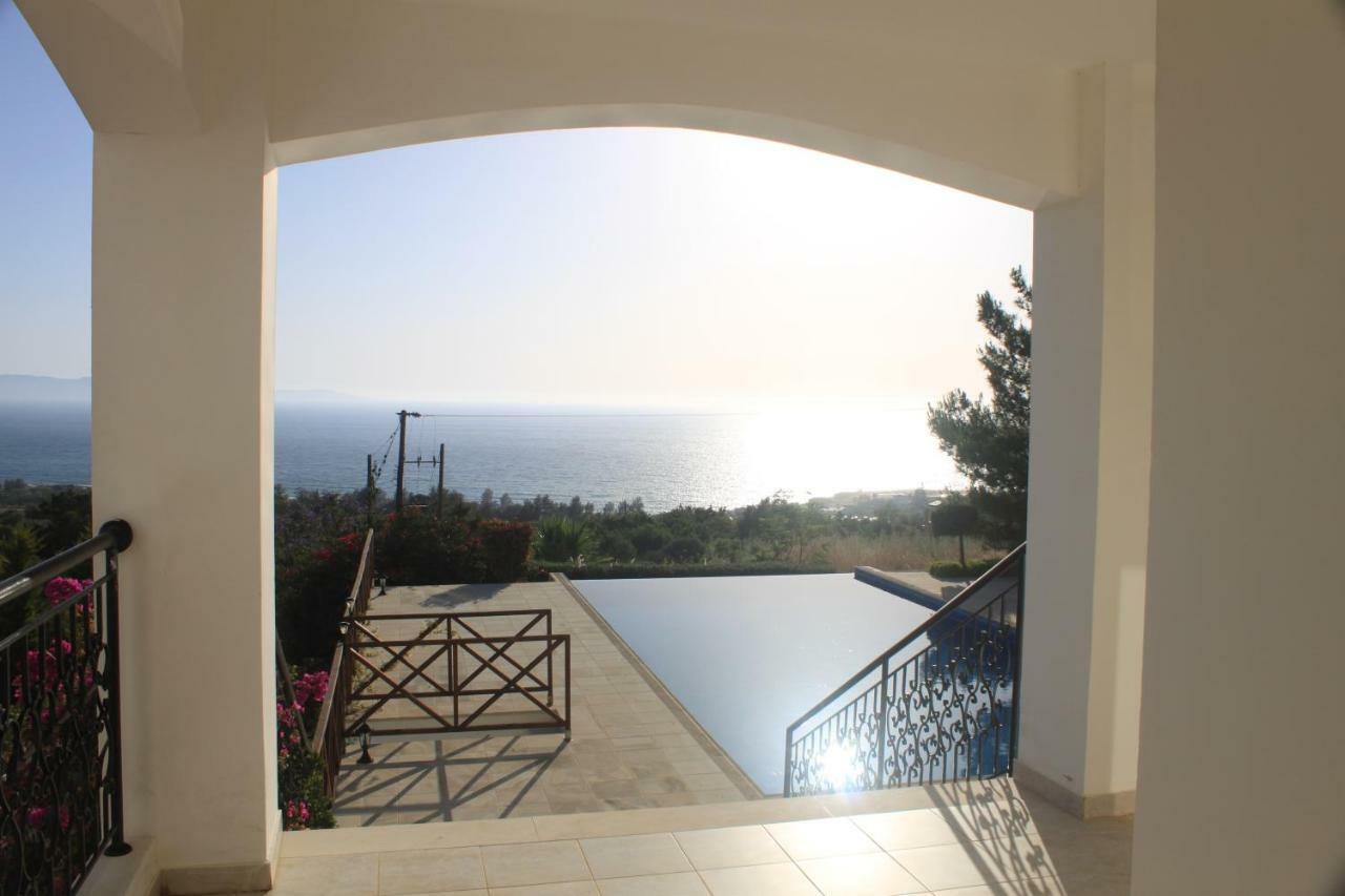 Martika Luxury Villa Agia Marina  Luaran gambar